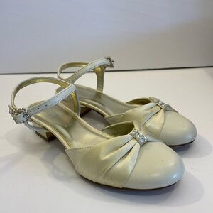 Kenneth Cole Reaction‎ Girls ‘What A Dress” Ivory Closed Toe Leather Shoes